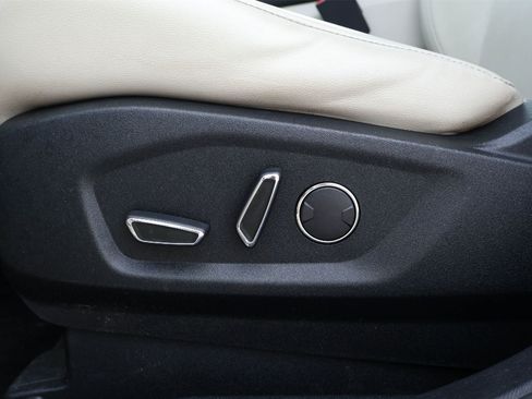 Used 2017 Ford Edge Titanium w/ Equipment Group 301A image 24