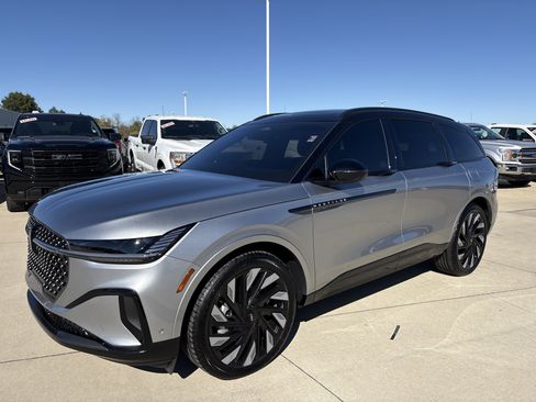 Used 2024 Lincoln Nautilus Reserve w/ Equipment Group 202A image 2