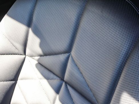 Used 2025 BMW 740i w/ Premium Package image 32