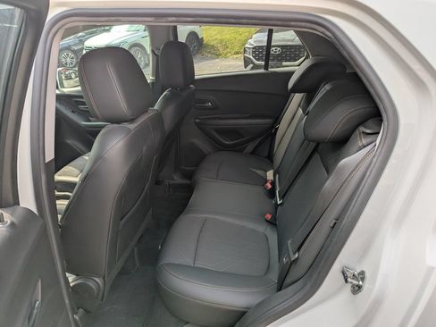 Used 2022 Chevrolet Trax LT w/ LT Convenience Package AWD/4WD image 9