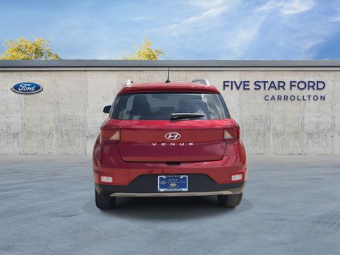 Used 2024 Hyundai Venue Limited FWD image 7