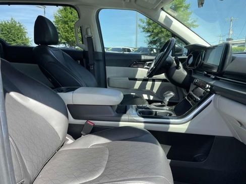 Used 2022 Kia Carnival EX FWD image 14