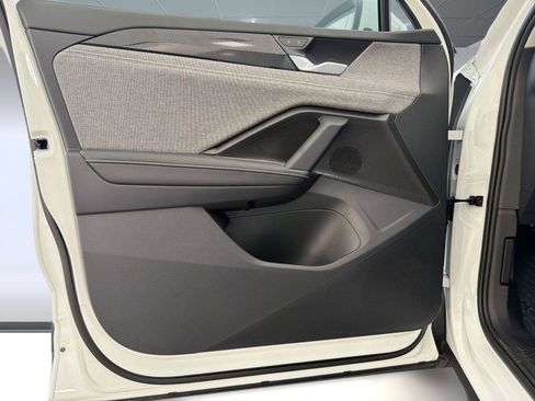 New 2026 Volkswagen Tiguan S FWD image 20