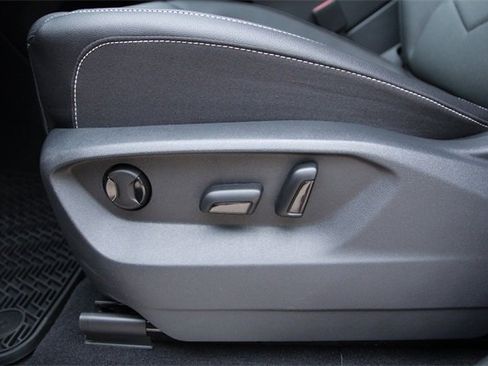 Certified 2025 Volkswagen Atlas SE image 16