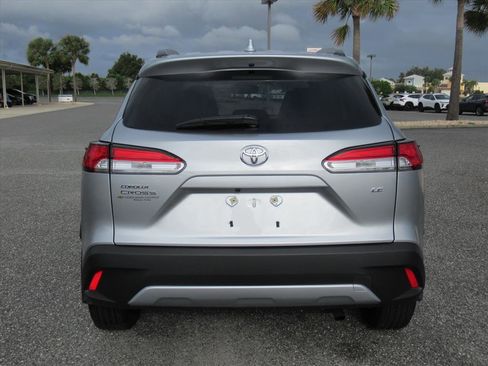 Used 2024 Toyota Corolla Cross LE image 5
