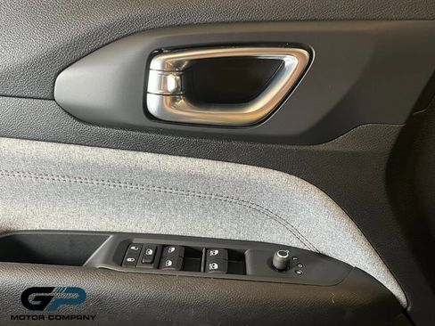 Used 2023 Jeep Compass Latitude image 18