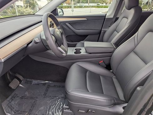 Used 2025 Tesla Model Y Long Range image 23