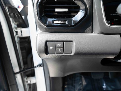 Used 2025 Honda Pilot Elite image 11
