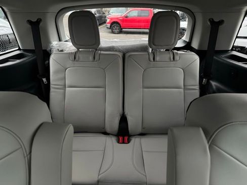 New 2026 Lincoln Aviator AWD w/ Jet Appearance Package image 23