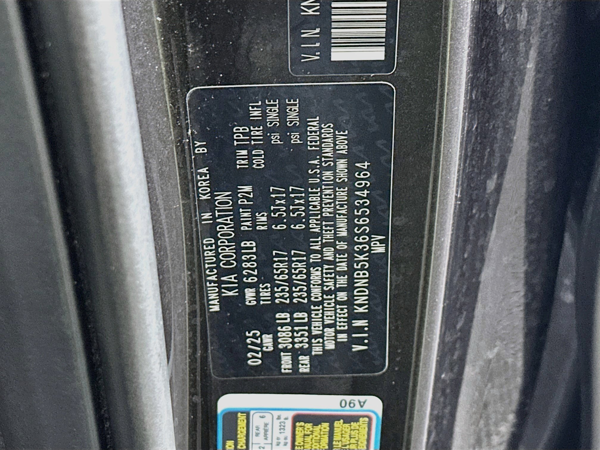 Used 2025 Kia Carnival FWD image 12
