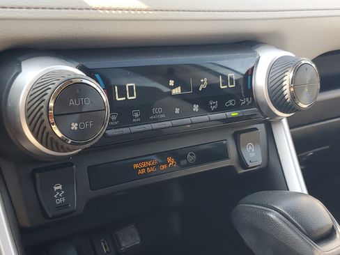Certified 2022 Toyota RAV4 XLE AWD/4WD image 29