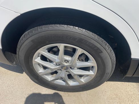 Used 2022 Chevrolet Equinox LS FWD image 9