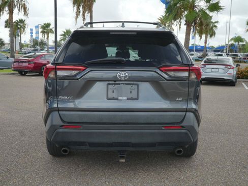 Used 2021 Toyota RAV4 LE FWD image 4