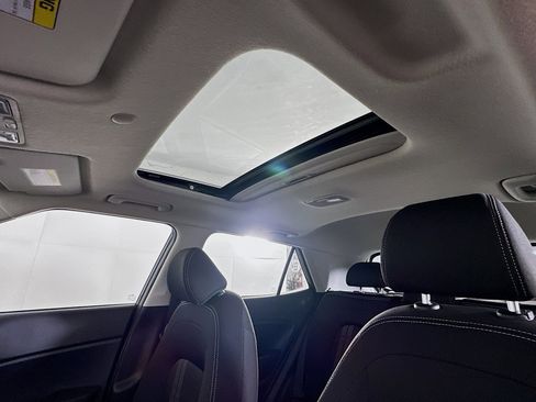 Used 2025 Hyundai Venue SEL image 26