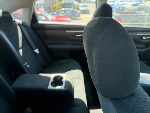Used 2015 Nissan Altima 2.5 SV w/ Convenience Package FWD image 8