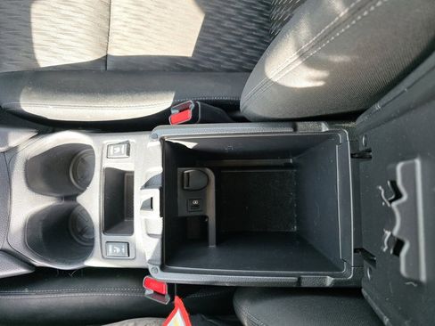 Used 2018 Nissan Rogue SV image 24