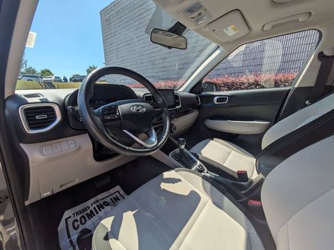 Used 2025 Hyundai Venue SEL FWD image 15