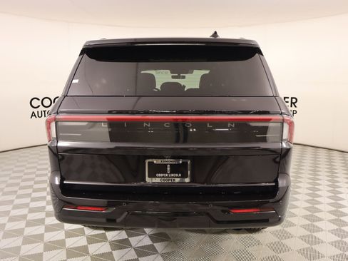 New 2026 Lincoln Navigator Reserve image 23