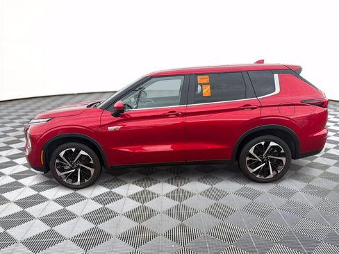 Used 2025 Mitsubishi Outlander SE AWD/4WD image 2
