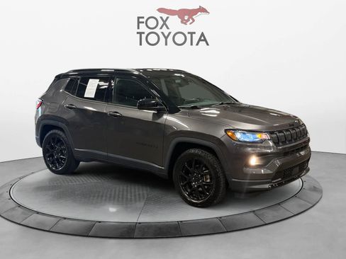 Used 2022 Jeep Compass Latitude FWD image 8