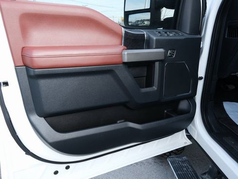 Used 2022 Ford F250 Platinum w/ FX4 Off-Road Package image 16