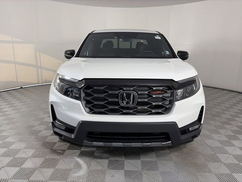 Used 2025 Honda Ridgeline TrailSport image 2