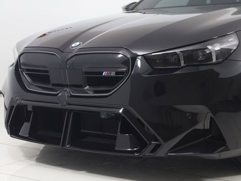 Used 2025 BMW M5 w/ Executive Package image 88