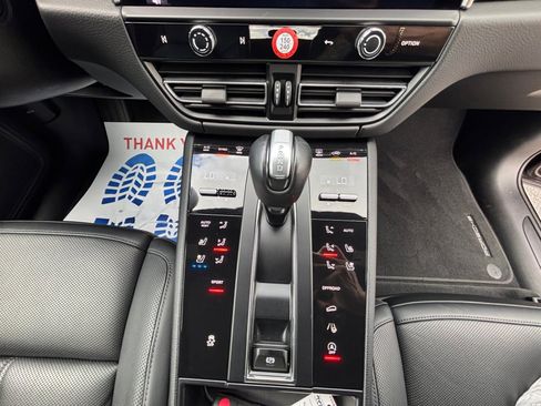 Certified 2024 Porsche Macan image 24