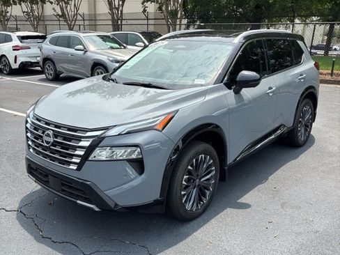 Used 2025 Nissan Rogue Platinum w/ Tech Package FWD image 9
