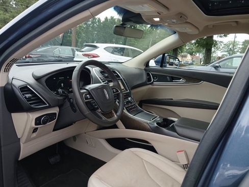 Used 2019 Lincoln Nautilus Reserve FWD image 18