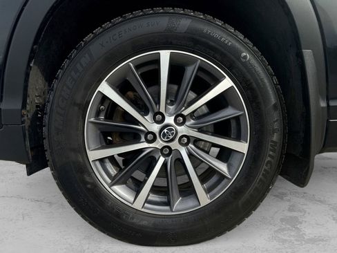 Used 2018 Toyota Highlander XLE image 16