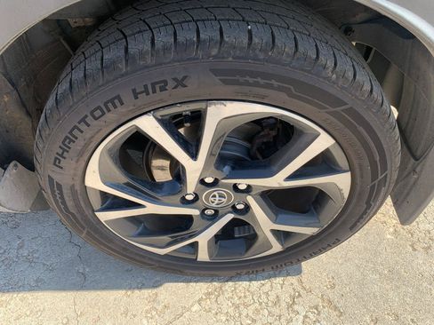 Used 2018 Toyota C-HR XLE FWD image 7