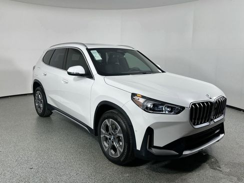 Used 2025 BMW X1 xDrive28i w/ Technology Package image 4