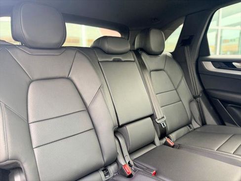 Used 2024 Porsche Cayenne AWD/4WD image 19