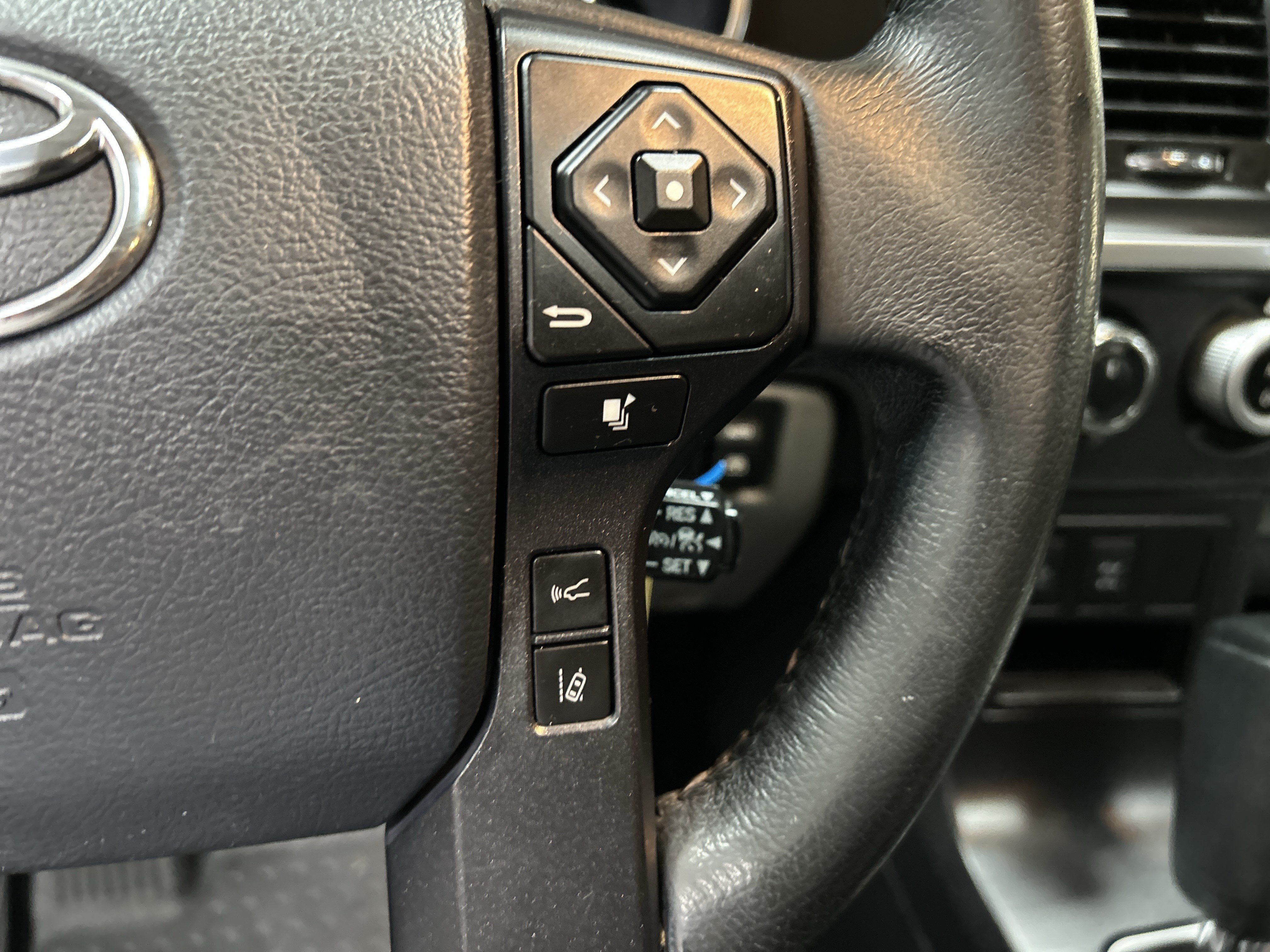 Used 2018 Toyota Sequoia Limited w/ Safety & Convenience Package AWD/4WD image 20