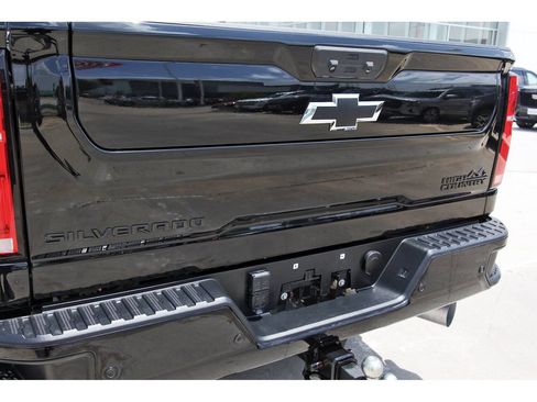 Used 2024 Chevrolet Silverado 2500 High Country w/ High Country Premium Package AWD/4WD image 28