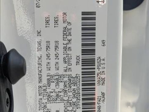 Certified 2025 Toyota Tundra SR AWD/4WD image 28