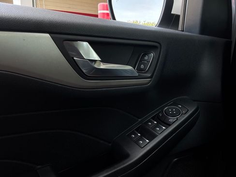 Used 2021 Ford Escape SE FWD image 18