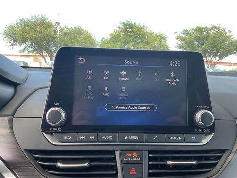 Used 2025 Nissan Altima 2.5 SV FWD image 24