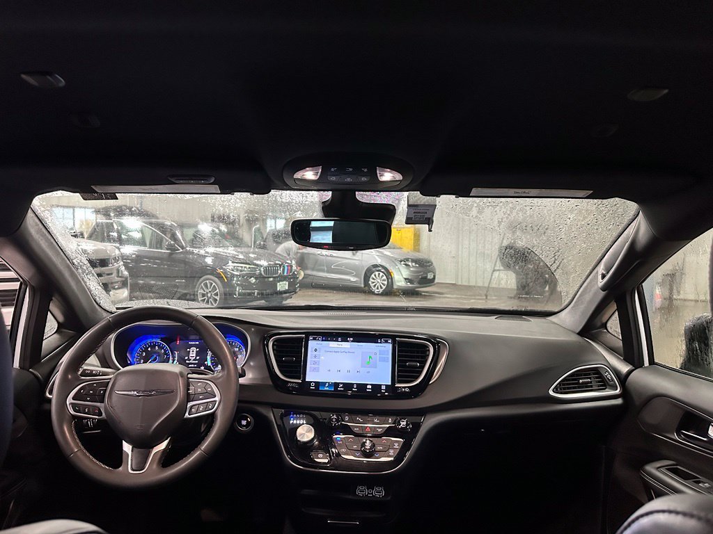 Used 2025 Chrysler Pacifica Select FWD image 25