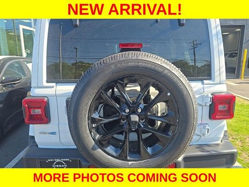 Used 2024 Jeep Wrangler Unlimited Sahara AWD/4WD image 11