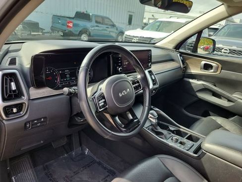 Used 2023 Kia Sorento EX w/ Panoramic Sunroof Package image 11