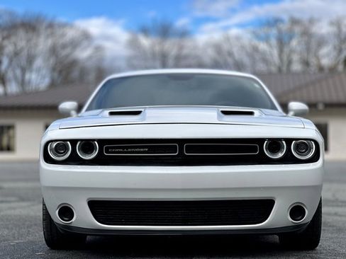 Used 2018 Dodge Challenger SXT image 2