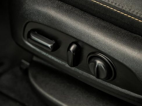 Used 2019 Chevrolet Equinox LT w/ Sun & Navigation Package image 16