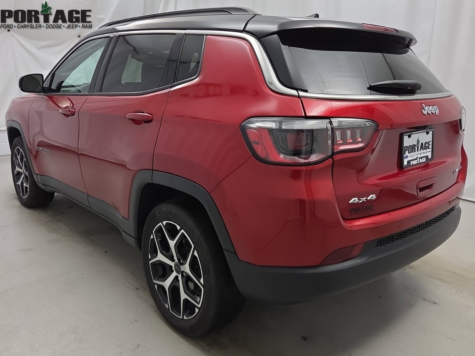 Used 2025 Jeep Compass Limited AWD/4WD image 5