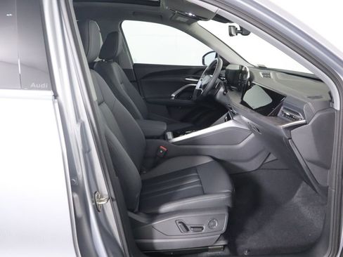 Used 2025 Audi Q5 Premium w/ Convenience Package image 22