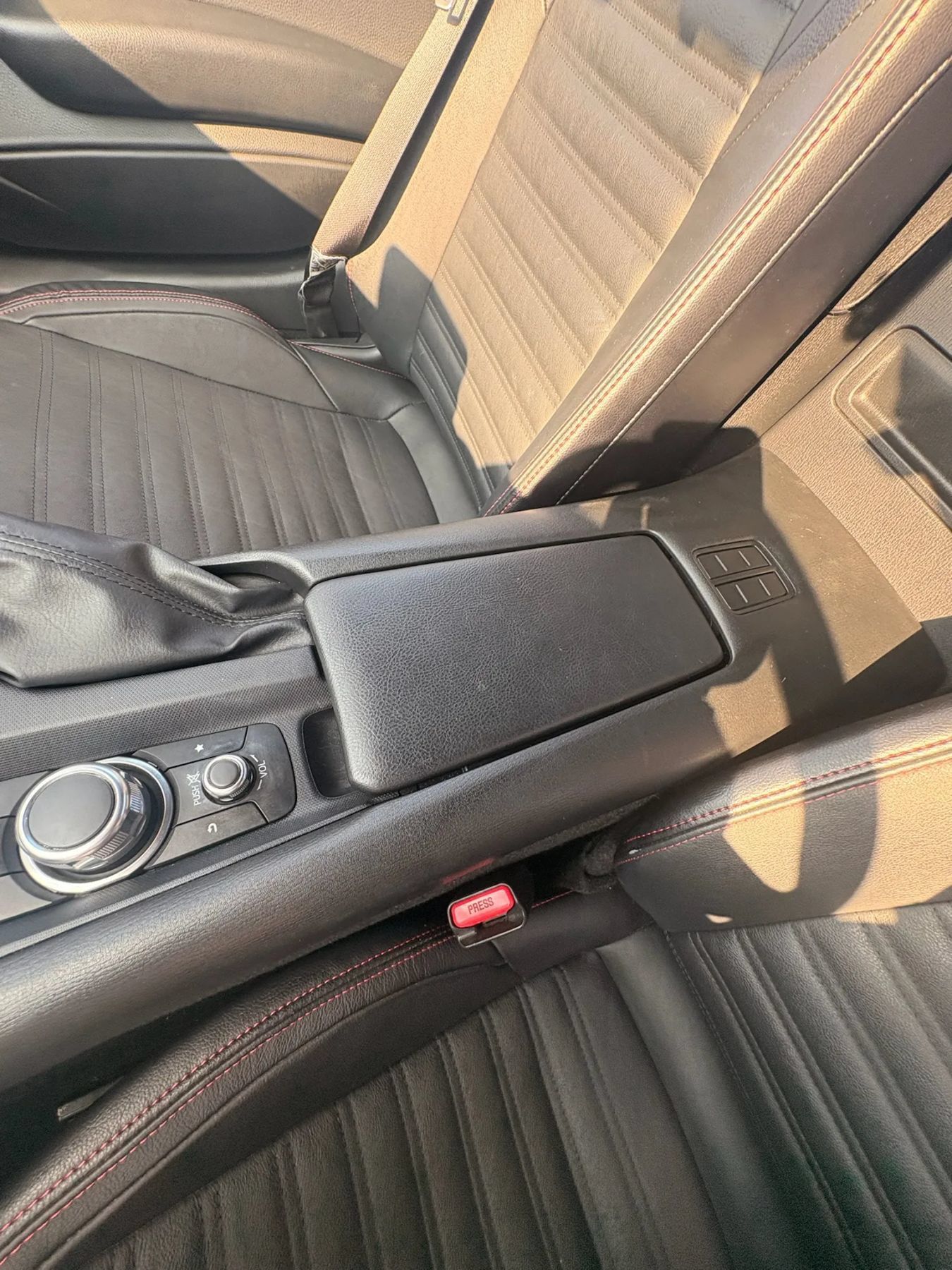 Used 2019 FIAT 124 Spider Abarth w/ Navigation & Sound Group RWD image 28