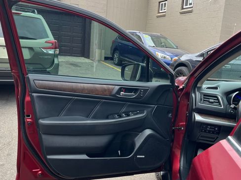Used 2019 Subaru Outback 2.5i Limited AWD/4WD image 10