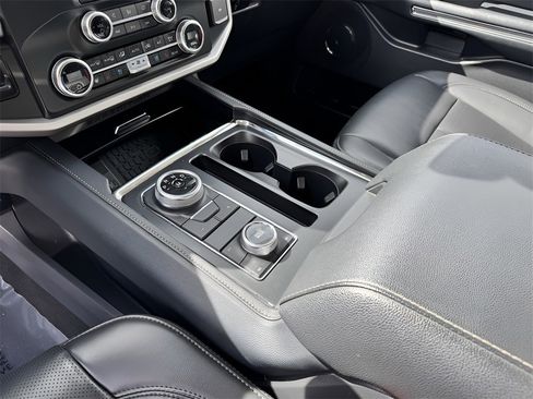 Used 2024 Ford Expedition Max XLT image 26