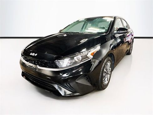 Used 2023 Kia Forte LXS w/ LXS Technology Package image 3